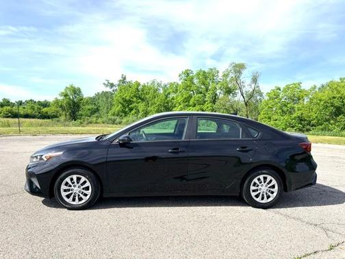 Aurora Black 2024 Kia Forte LX