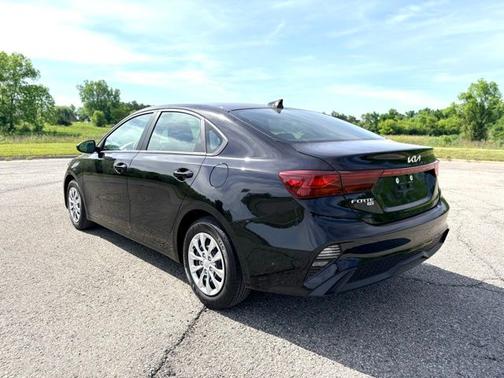 Aurora Black 2024 Kia Forte LX