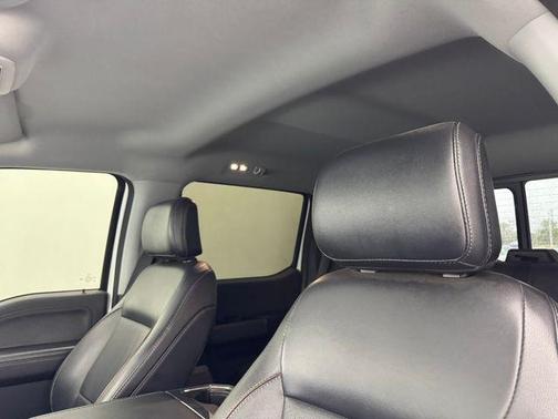 Oxford White 2023 Ford F-250 Lariat