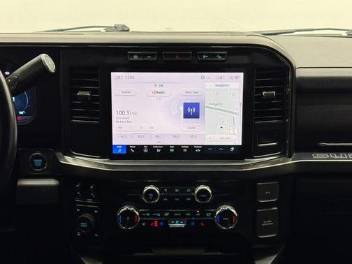 Oxford White 2023 Ford F-250 Lariat