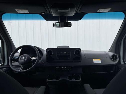 2025 Mercedes-Benz Sprinter 2500 144 WB Standard Roof Passenger