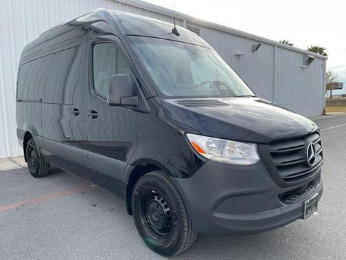 2025 Mercedes-Benz Sprinter 2500 144 WB Standard Roof Passenger