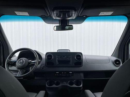 2025 Mercedes-Benz Sprinter 2500 144 WB Standard Roof Passenger