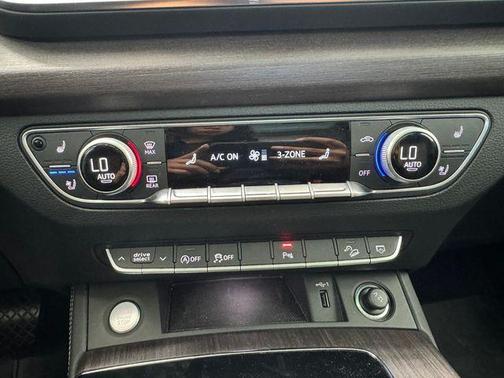 Navarra Blue Metallic 2021 Audi Q5 40 Premium Plus