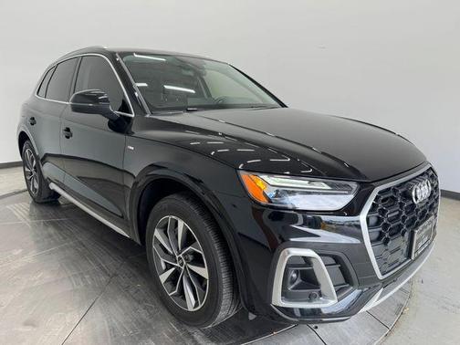 Mythos Black Metallic 2023 Audi Q5 45 S line quattro Premium