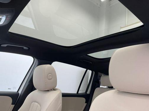 Polar White 2026 Mercedes-Benz GLB 250 Base