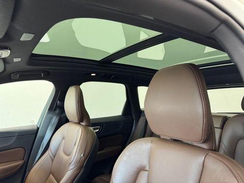 2022 Volvo XC60 B5 Inscription