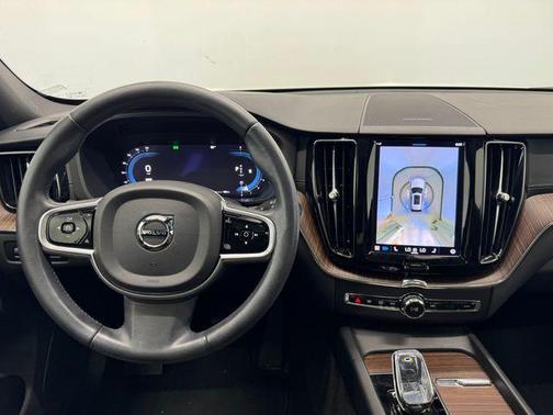 2022 Volvo XC60 B5 Inscription