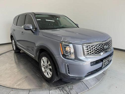 Everlasting Silver 2021 Kia Telluride LX