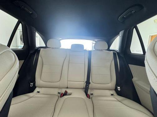 Polar White 2026 Mercedes-Benz GLC 300 Base