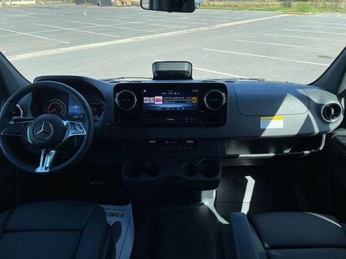 2026 Mercedes-Benz Sprinter 2500 144 WB Standard Roof Passenger
