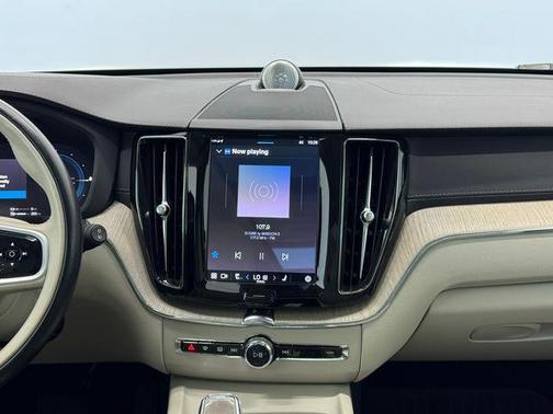 2022 Volvo XC60 Recharge Plug-In Hybrid T8 Inscription