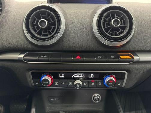 Florett Silver Metallic 2018 Audi A3 2.0T Premium