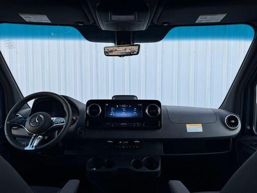 2026 Mercedes-Benz Sprinter 2500 144 WB Standard Roof Passenger