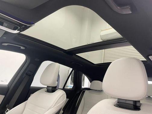 2026 Mercedes-Benz GLC 300 Base