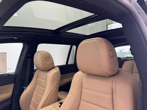 Obsidian Black Metallic 2026 Mercedes-Benz GLS 450 4MATIC