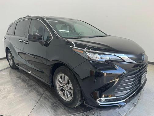 Midnight Black Metallic 2024 Toyota Sienna XLE