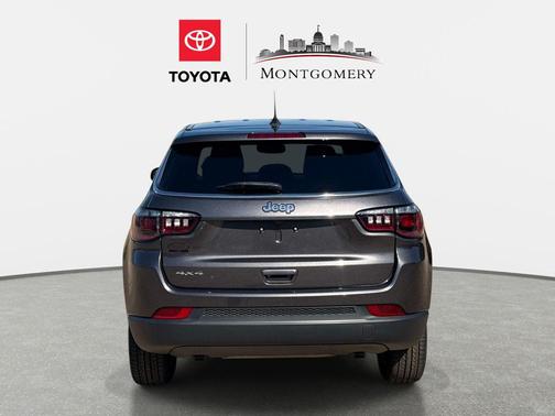 Granite Crystal Metallic Clearcoat 2023 Jeep Compass Sport