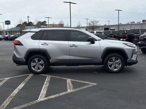 2024 Toyota RAV4 Hybrid SE
