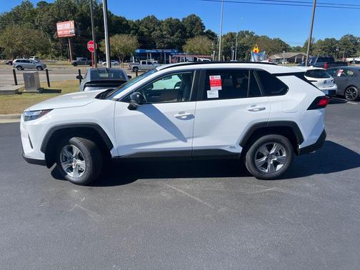 2025 Toyota RAV4 Hybrid SE