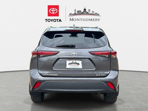 Magnetic Gray Metallic 2024 Toyota Highlander XLE