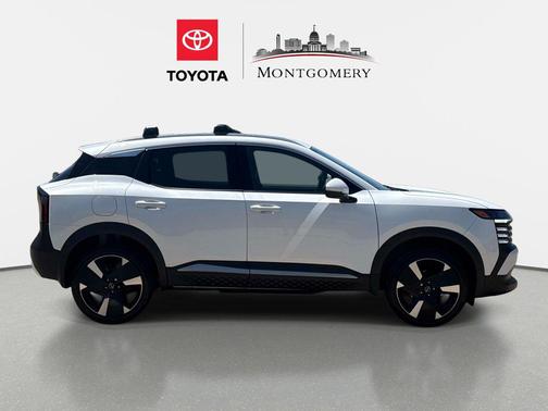 Aspen White Tricoat 2025 Nissan Kicks SR