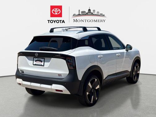 Aspen White Tricoat 2025 Nissan Kicks SR