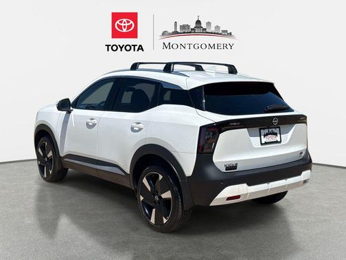 Aspen White Tricoat 2025 Nissan Kicks SR