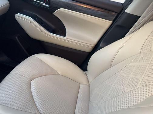 Wind Chill Pearl 2022 Toyota Highlander Platinum