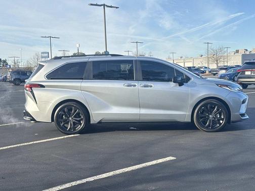 2023 Toyota Sienna XSE 7 Passenger
