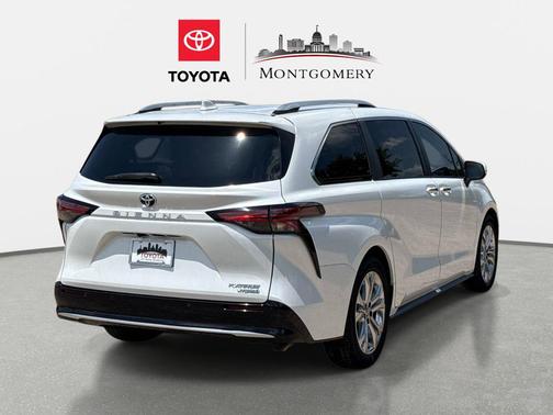 Wind Chill Pearl 2023 Toyota Sienna Platinum 7 Passenger