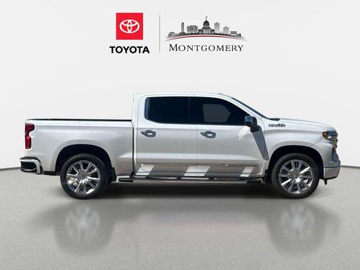 Iridescent Pearl Tricoat 2023 Chevrolet Silverado 1500 High Country