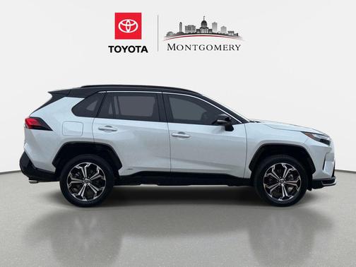 Wind Chill Pearl/Midnight Black Metallic 2025 Toyota RAV4 Hybrid SE