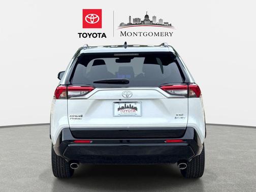 Wind Chill Pearl/Midnight Black Metallic 2025 Toyota RAV4 Hybrid SE