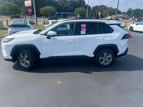 2025 Toyota RAV4 Hybrid XLE