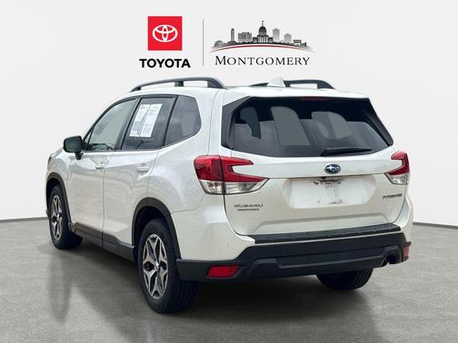 Crystal White Pearl 2020 Subaru Forester Premium