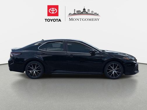 Midnight Black Metallic 2022 Toyota Camry SE