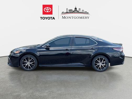 Midnight Black Metallic 2022 Toyota Camry SE