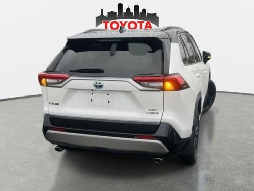 2024 Toyota RAV4 Hybrid SE