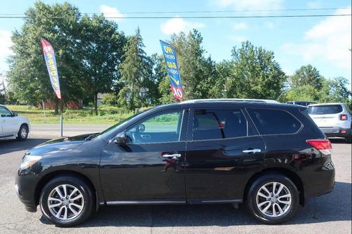 2016 Nissan Pathfinder SV