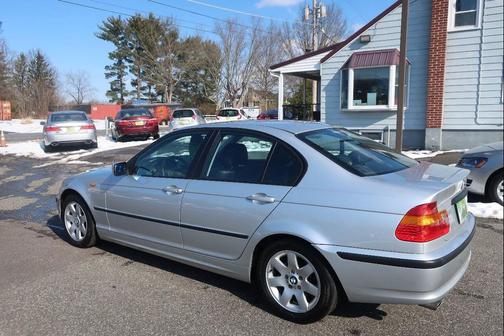 2005 BMW 325 325i 4dr Sedan