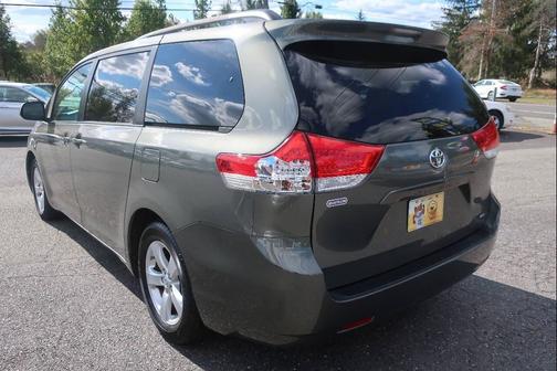2011 Toyota Sienna LE