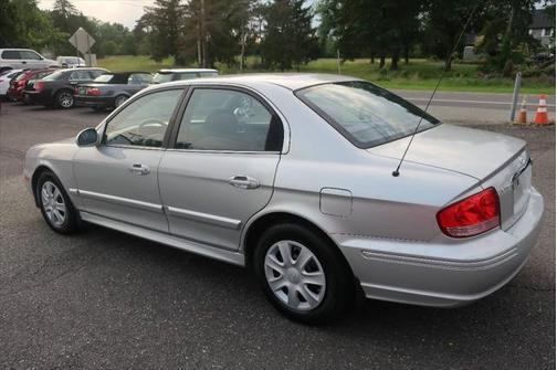 2004 Hyundai SONATA Base