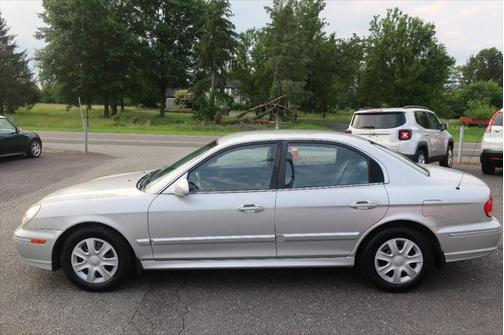 2004 Hyundai SONATA Base