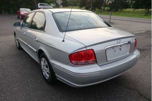 2004 Hyundai SONATA Base