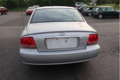 2004 Hyundai SONATA Base