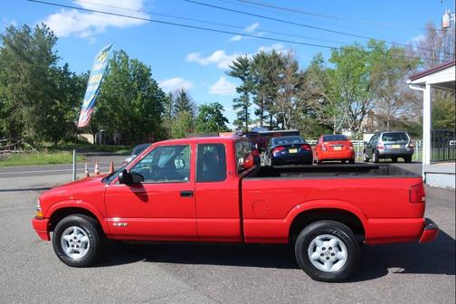Victory Red 2001 Chevrolet S-10 Base