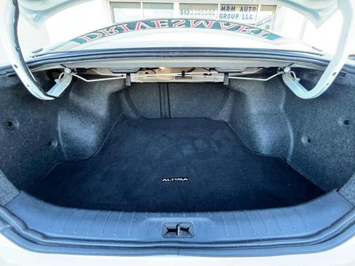 Glacier White 2022 Nissan Altima S FWD