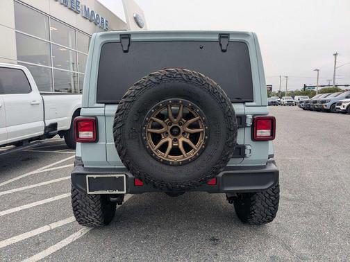 Earl Clearcoat 2023 Jeep Wrangler 4-Door Sahara 4x4