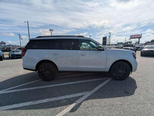 Space Silver Metallic 2026 Ford Expedition Platinum